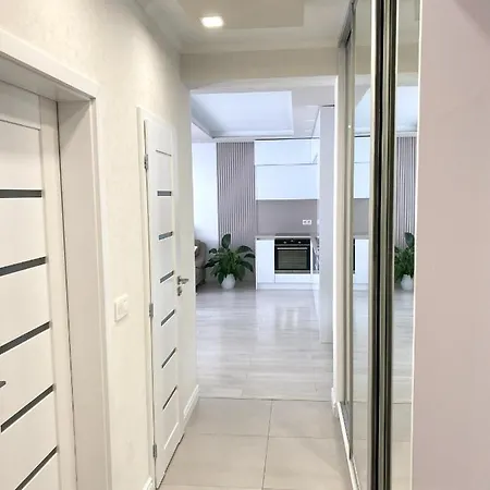 Eleganz - Near The Center With Free Parking Apartment